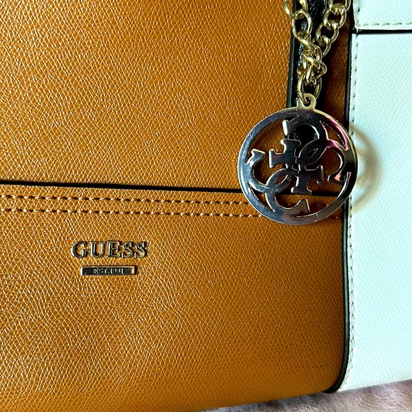 Guess handbag - Picture 6 of 8